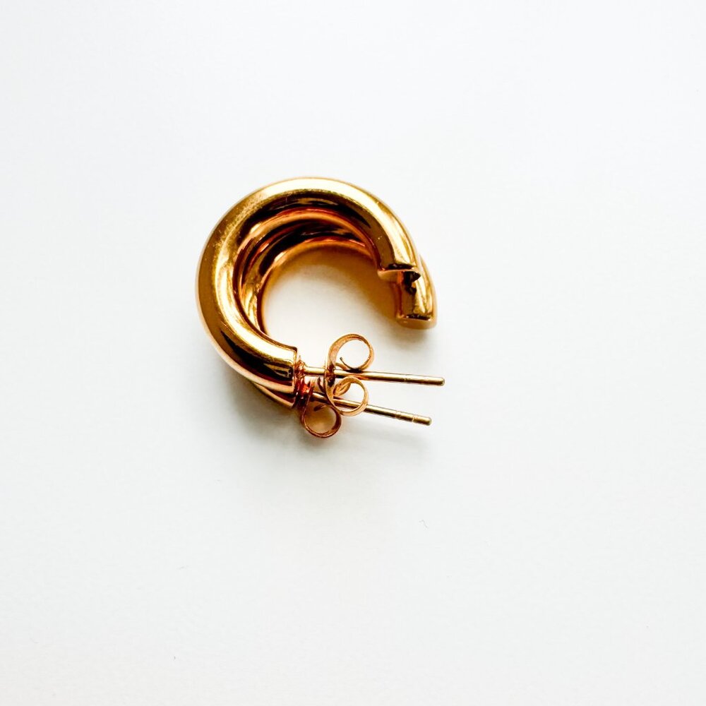 CENDRÉ Farrah Hoop Earrings – Gold - Picture 7 of 8